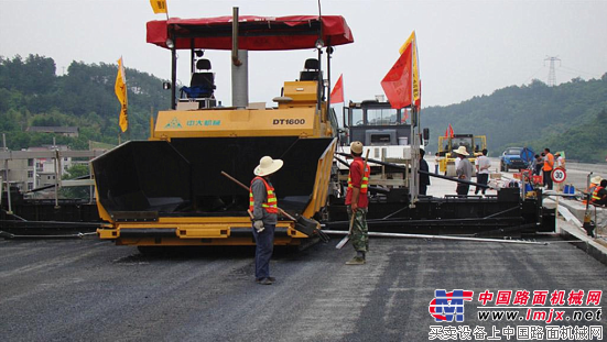 中大機(jī)械：不走尋常路 傳承匠心成就中國(guó)公路攤鋪專家